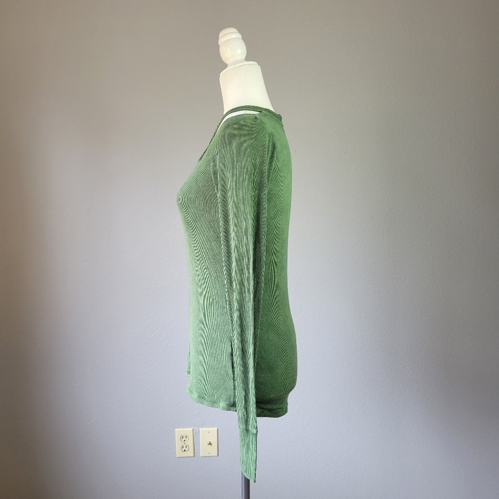 Michael Lauren Green Crisscross Top - Picture 5 of 16